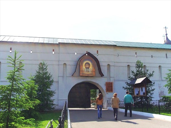 019-Вход в Новоспасский монастырь